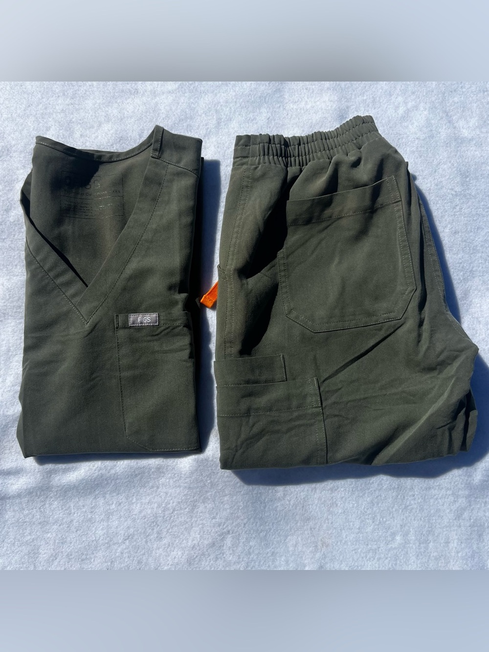 Figs Technical Collection Scrub Set XXS Olive Green V Neck Top And Cargo Pants